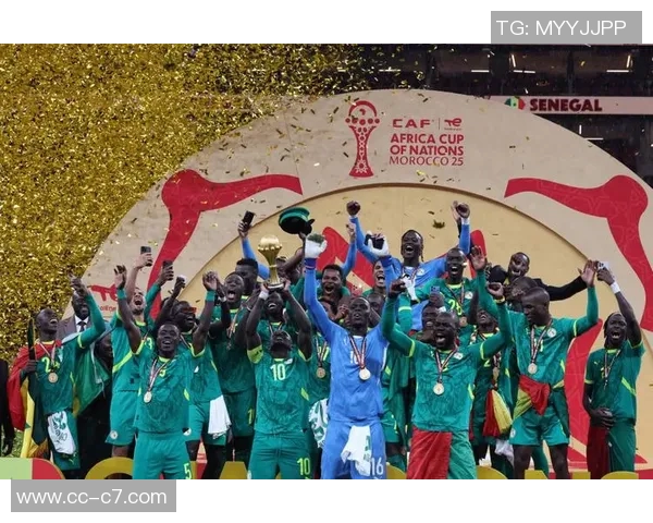马内引领塞内加尔捧杯时刻荣耀时刻非洲杯冠军荣耀归属